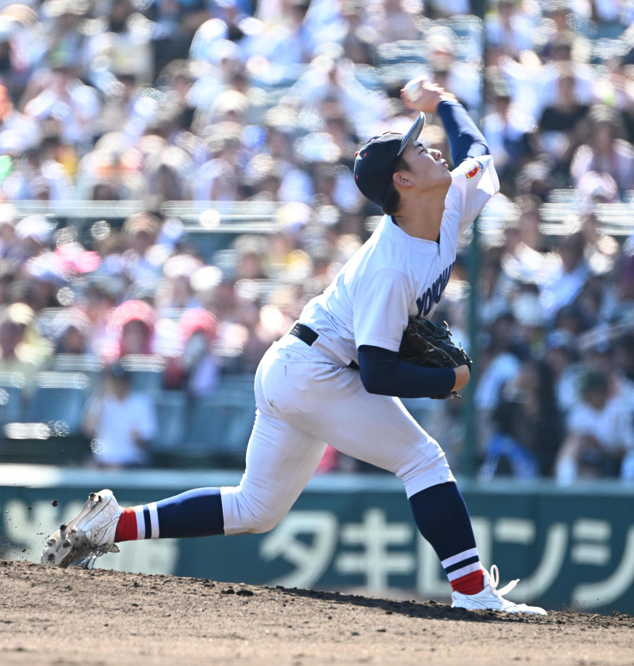 横浜対県岐阜商　横浜3番手で登板する奥村頼（撮影・和賀正仁）
