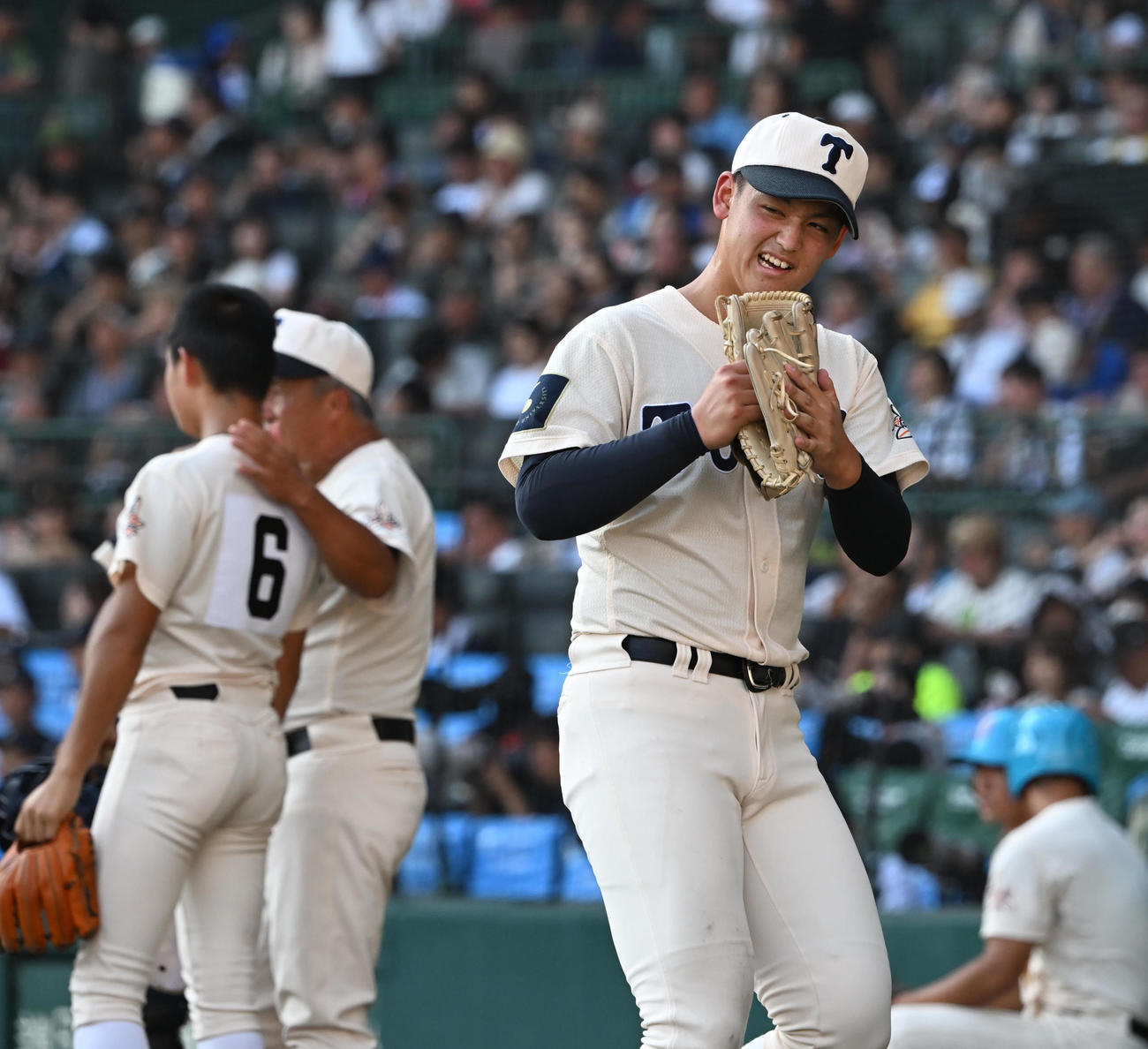 沖縄尚学対東洋大姫路　初回を無失点とし笑顔を見せる東洋大姫路・阪下（撮影・和賀正仁）