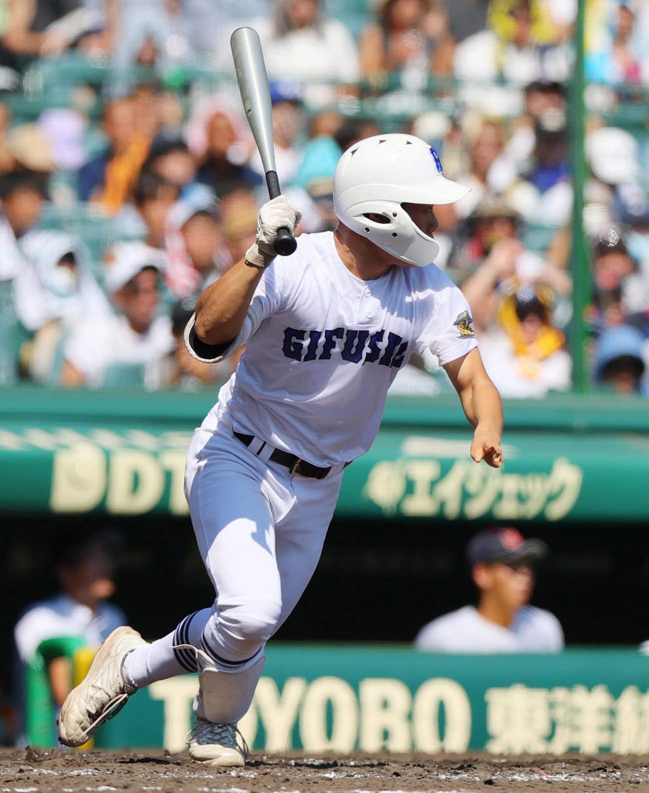 横浜対県岐阜商　4回裏県岐阜商2死一塁、横山は左前打を放つ（撮影・上山淳一）