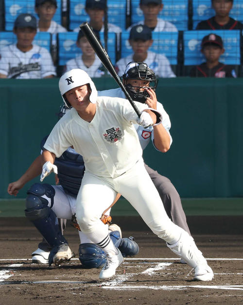 日大三対県岐阜商　1回表日大三1死二、三塁、田中は先制適時内野安打を放つ（撮影・上田博志）