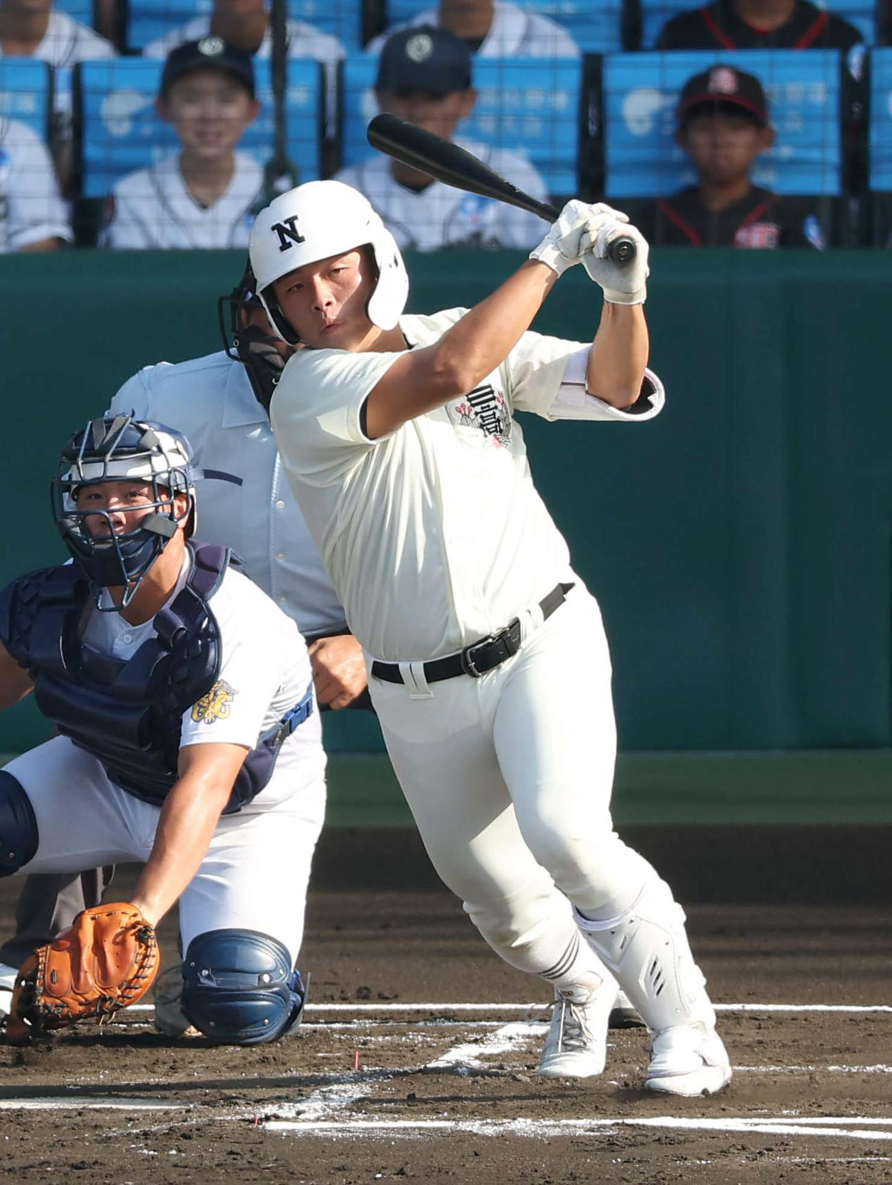 日大三対県岐阜商　1回表日大三1死二、三塁、田中は先制適時内野安打を放つ（撮影・上田博志）