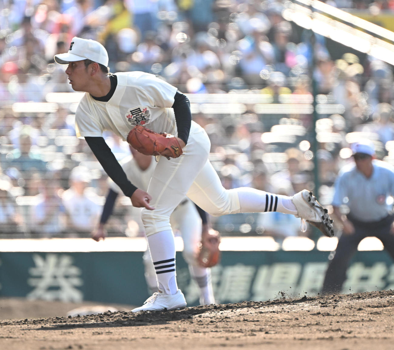 日大三対県岐阜商　先発する日大三・根本（撮影・和賀正仁）