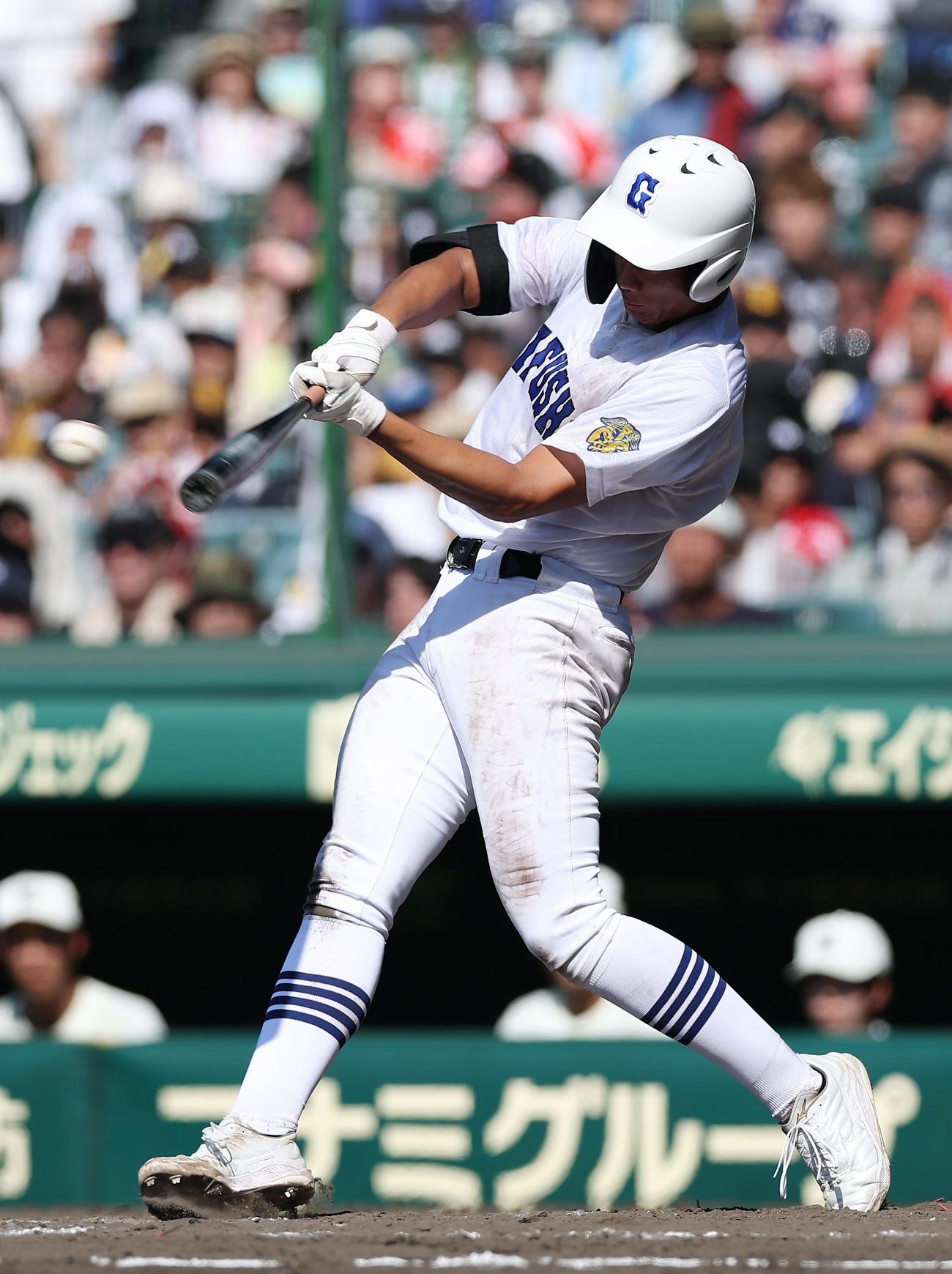 日大三対県岐阜商　5回裏県岐阜商2死一、二塁、勝ち越しの右前適時打を放つ坂口（撮影・前田充）