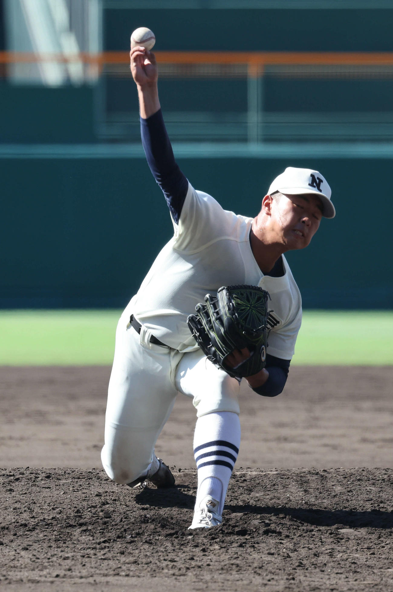 日大三対県岐阜商　4回途中から登板した日大三近藤（撮影・西尾就之）