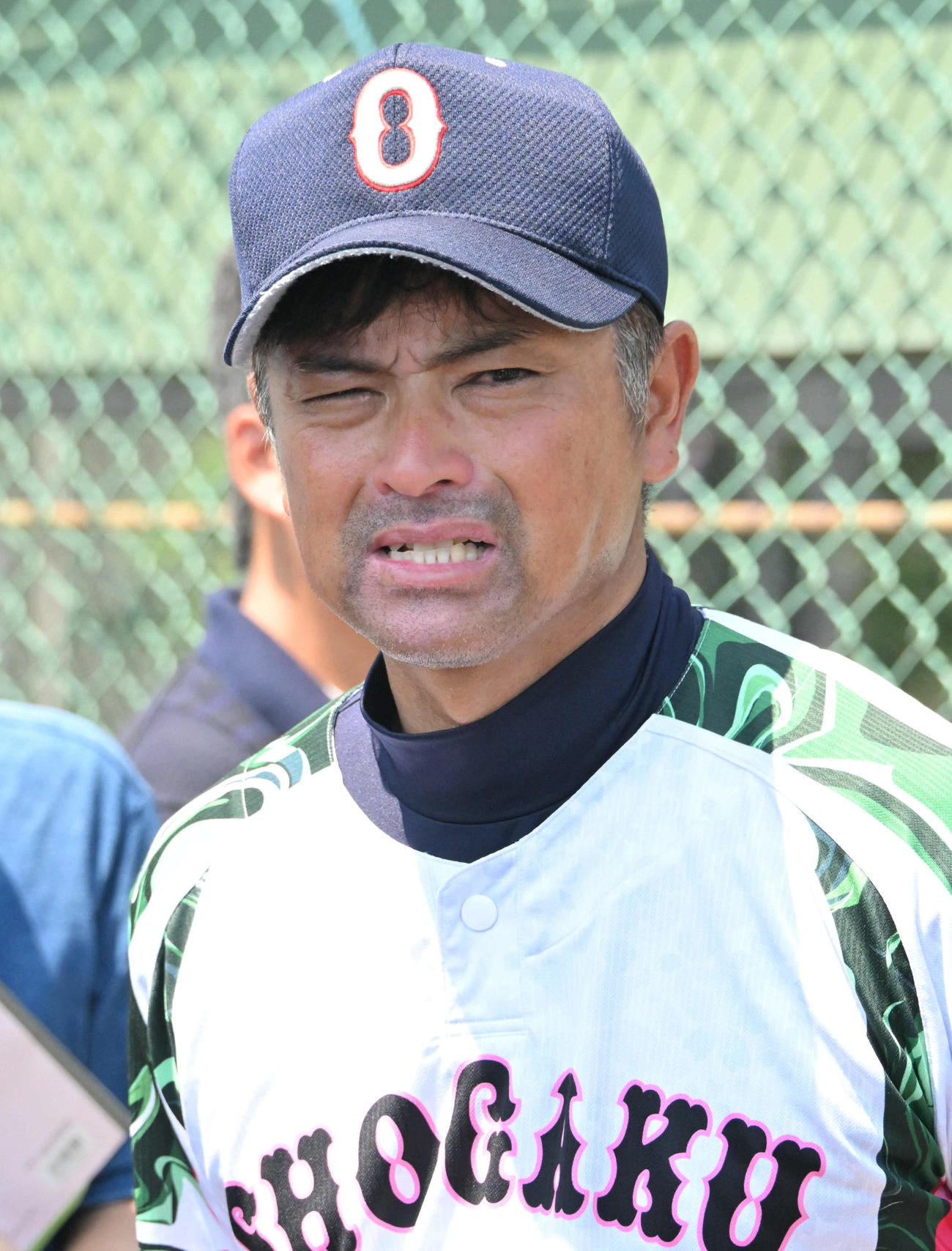 報道陣の質問に答える沖縄尚学の比嘉公也監督（撮影・石井愛子）＝2025年8月20日、津門中央野球場