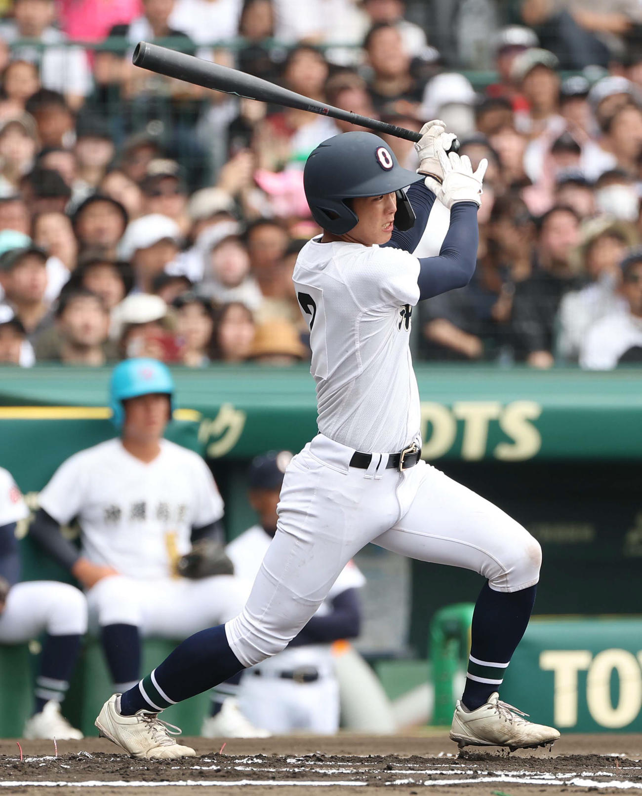 沖縄尚学対日大三　6回表沖縄尚学2死二塁、宜野座は勝ち越し適時打を放つ（撮影・上田博志）