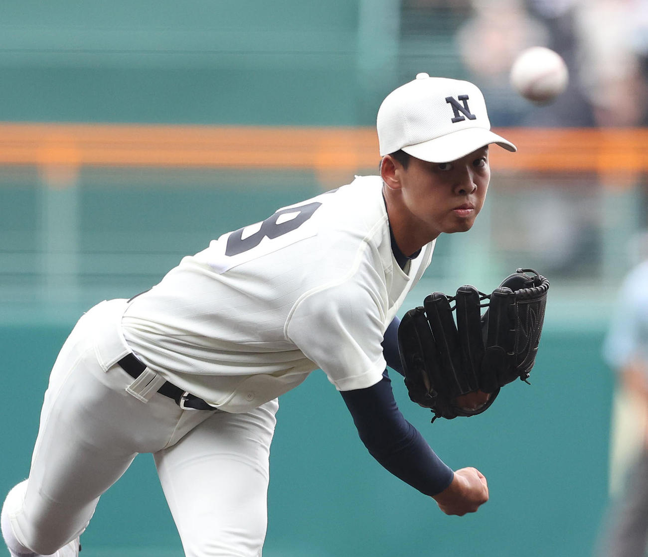 沖縄尚学対日大三　沖縄尚学戦に先発する日大三・谷津（撮影・白石智彦）