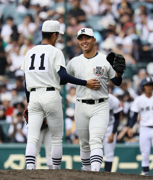 沖縄尚学対日大三　6回表沖縄尚学無死一塁、マウンドに上がる日大三・近藤（撮影・藤尾明華）