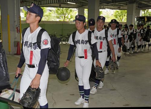 甲子園】沖縄尚学は右腕・新垣有絃、日大三は今大会初登板の谷津輝が