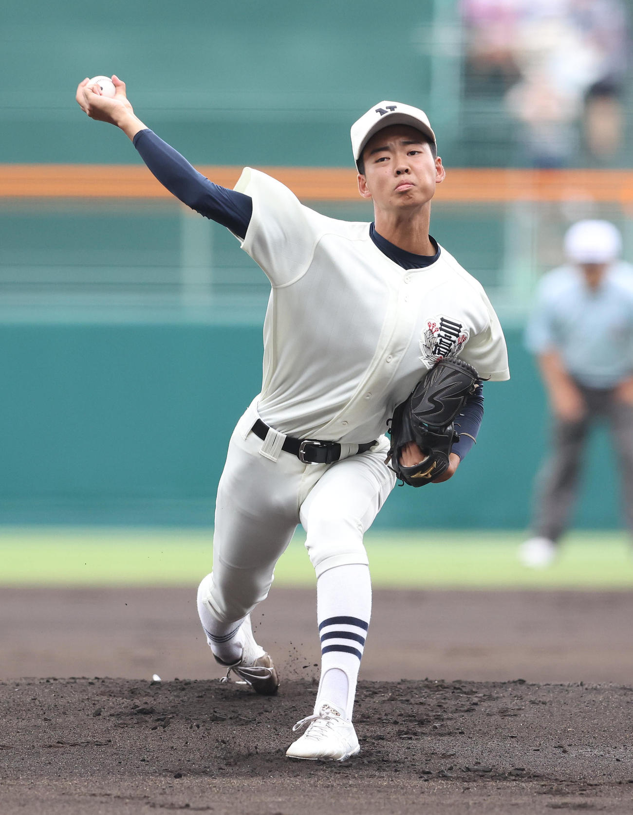 沖縄尚学対日大三　沖縄尚学戦に先発する日大三・谷津（撮影・白石智彦）