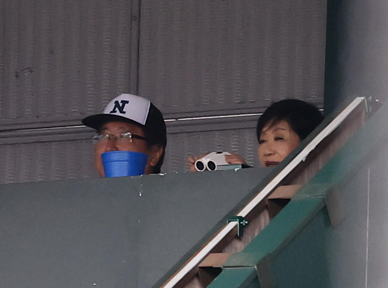 沖縄尚学対日大三　観戦に訪れた東京都の小池百合子知事（撮影・藤尾明華）