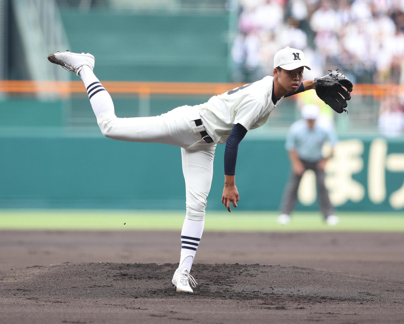 沖縄尚学対日大三　沖縄尚学戦に先発する日大三・谷津（撮影・白石智彦）