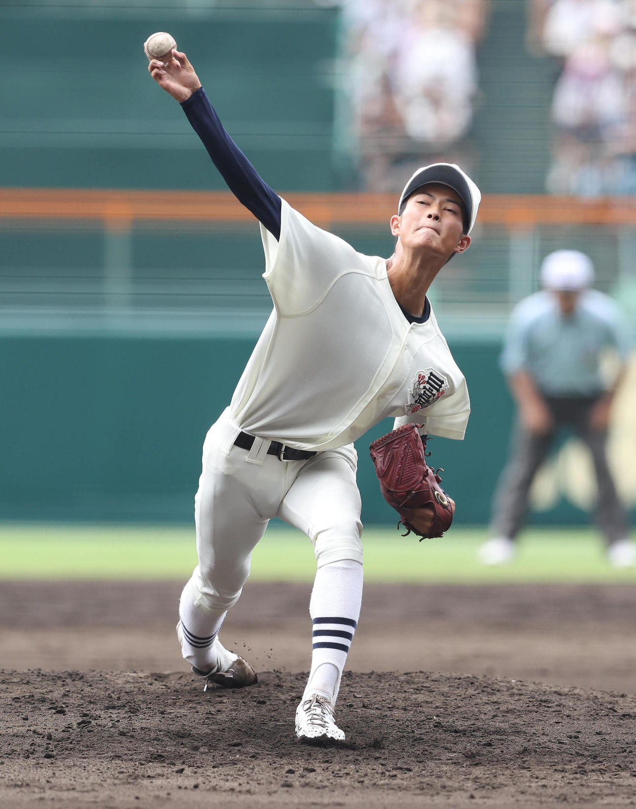 沖縄尚学対日大三　沖縄尚学戦に2番手で力投する日大三・山口（撮影・白石智彦）