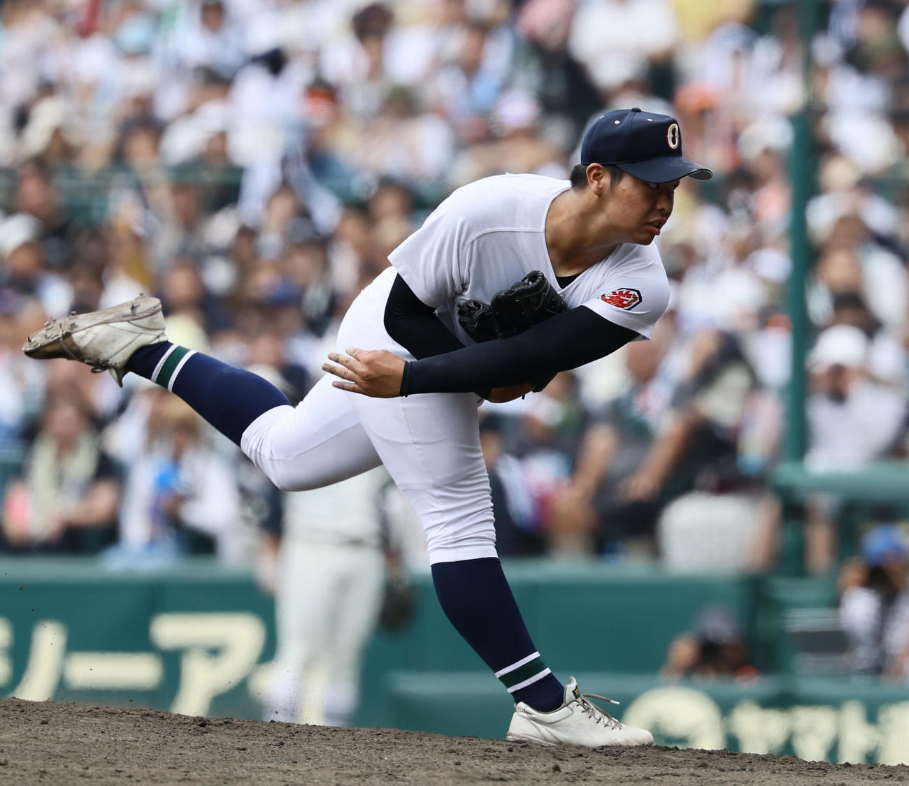 沖縄尚学対日大三　8回途中、2番手で登板した沖縄尚学・末吉（撮影・藤尾明華）