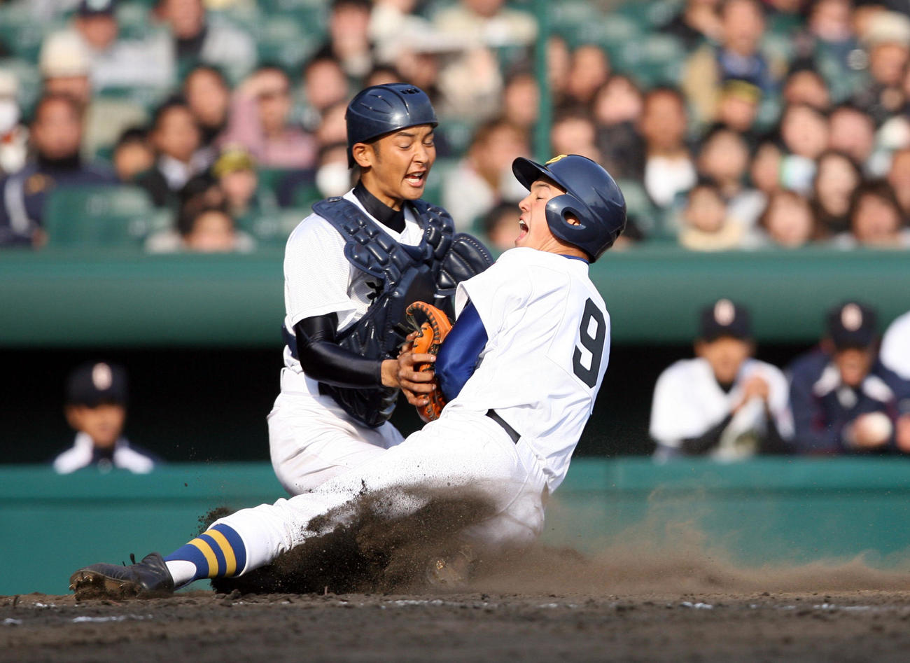 沖縄尚学時代の嶺井博希（左）（2008年3月26日撮影）