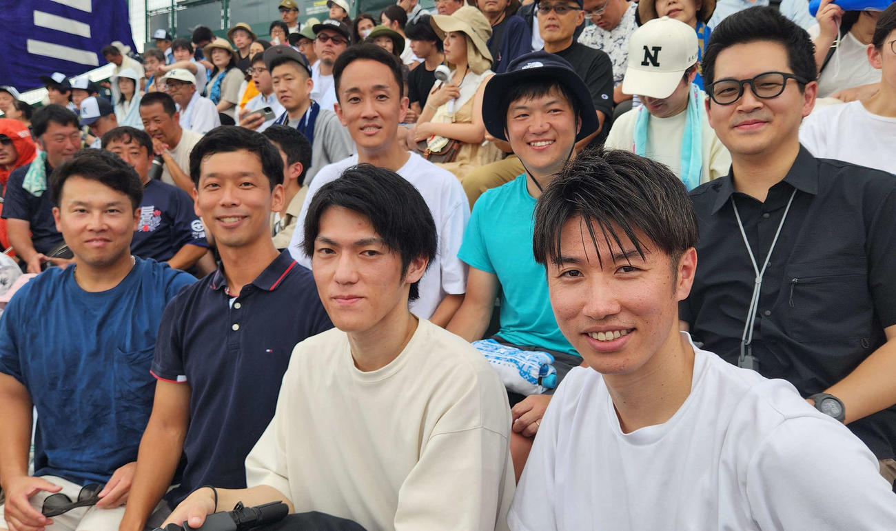 アルプスで応援する日大三の11年優勝メンバー