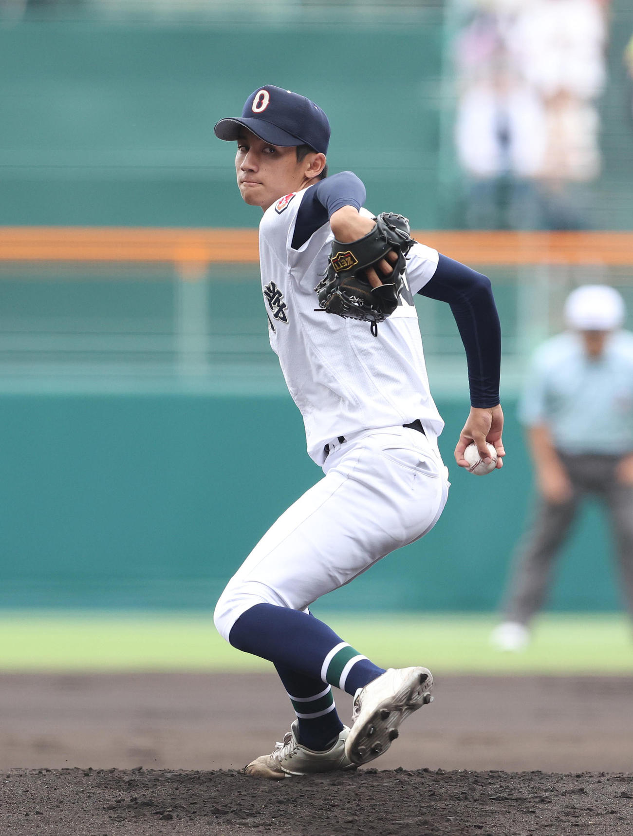 沖縄尚学対日大三　日大三戦に先発する沖縄尚学・新垣有（撮影・白石智彦）