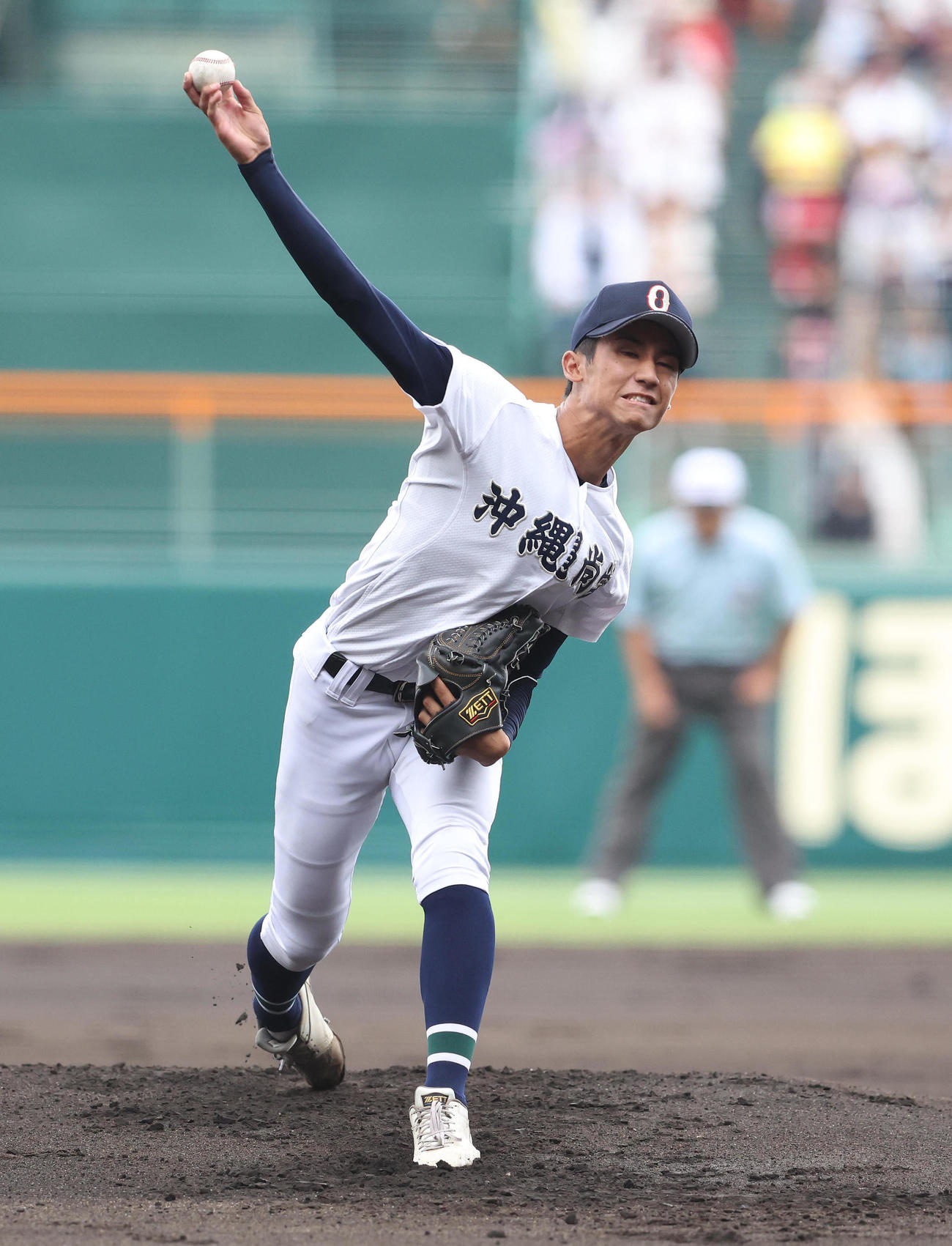 沖縄尚学対日大三　日大三戦に先発する沖縄尚学・新垣有（撮影・白石智彦）