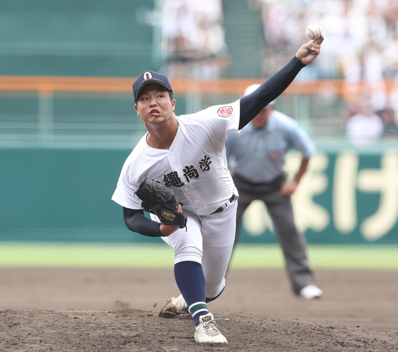 沖縄尚学対日大三　日大三戦に2番手で力投する沖縄尚学・末吉（撮影・白石智彦）