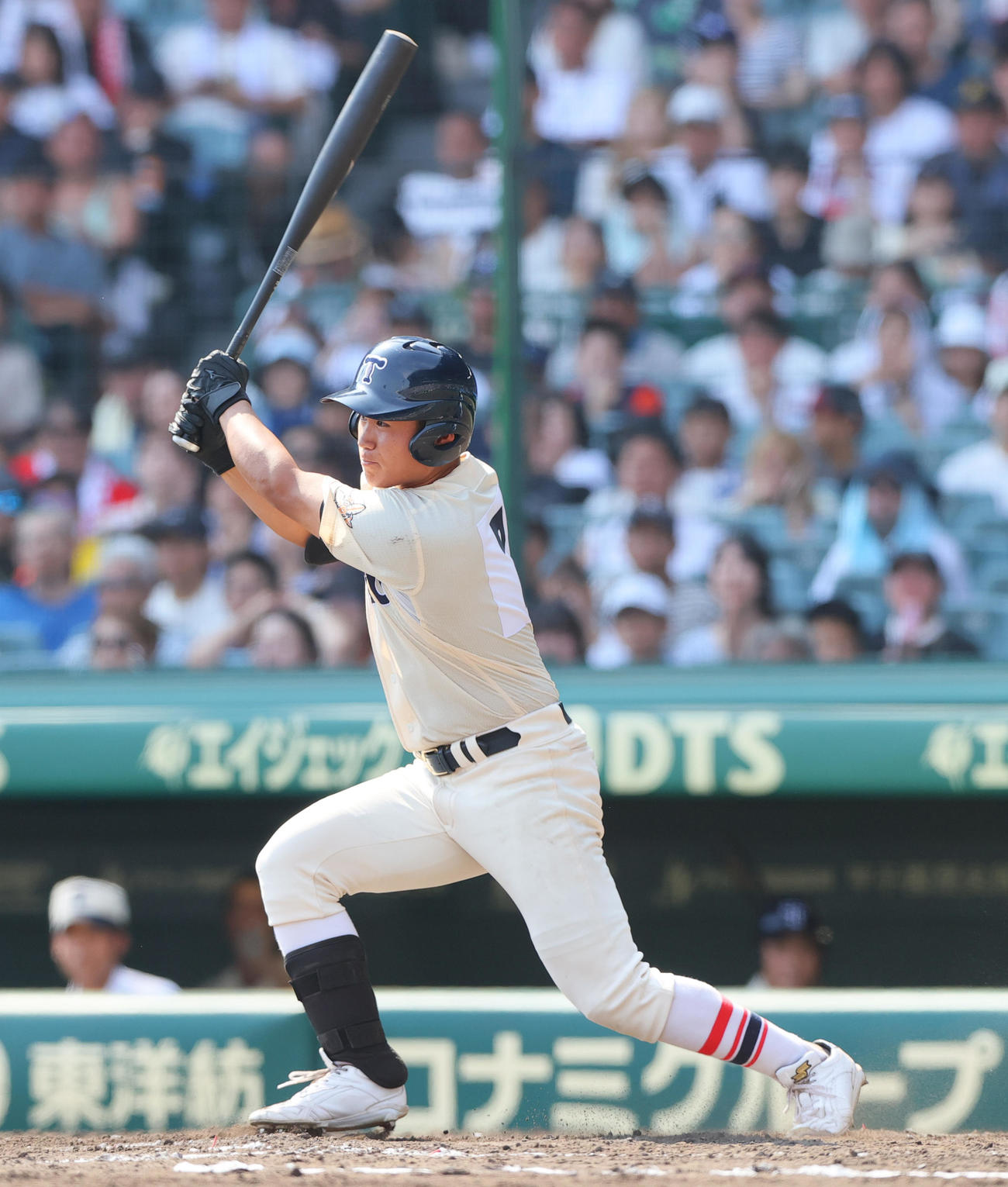 東洋大姫路対西日本短大付　中前適時打を放つ白鳥翔哉真（2025年8月17日撮影）