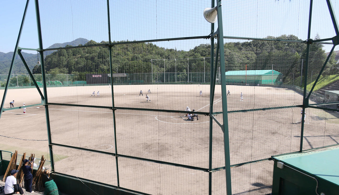 油木対広陵　広陵高校野球部の松本監督、瀧口部長初采配の試合が行われた（撮影・加藤孝規）