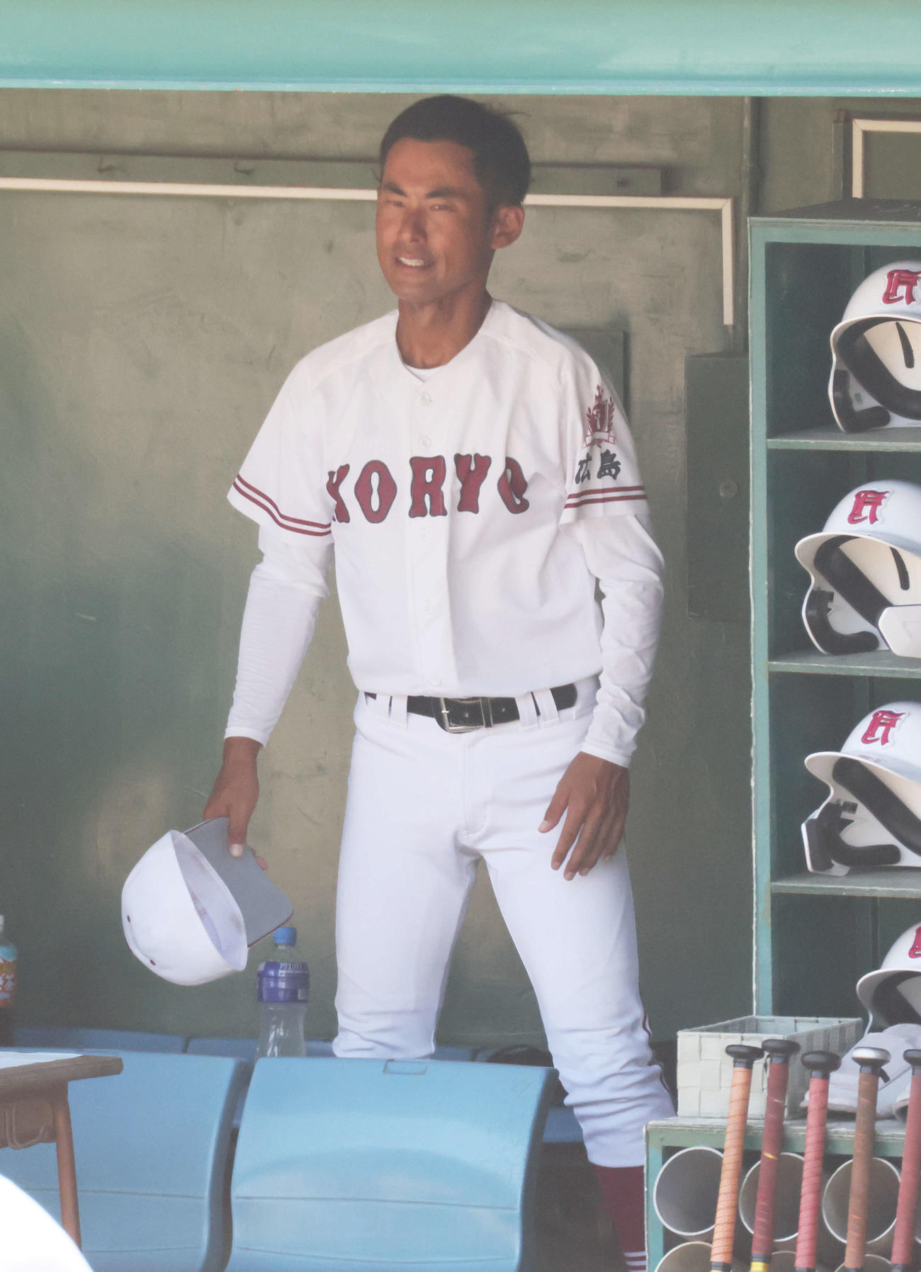 油木対広陵　初采配の広陵高校野球部の松本監督（撮影・加藤孝規）
