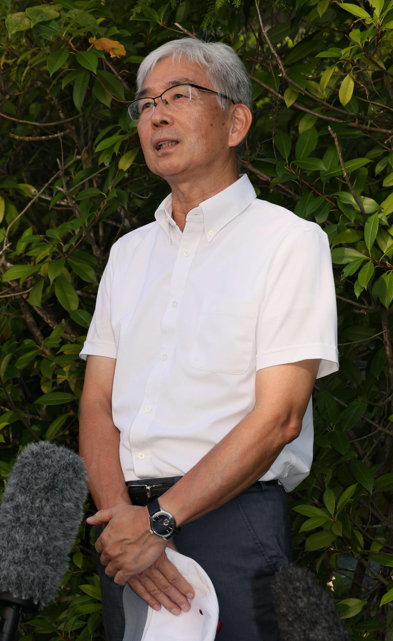油木対広陵　試合後、取材に応じる広陵高校野球部の瀧口貴夫部長（撮影・加藤孝規）