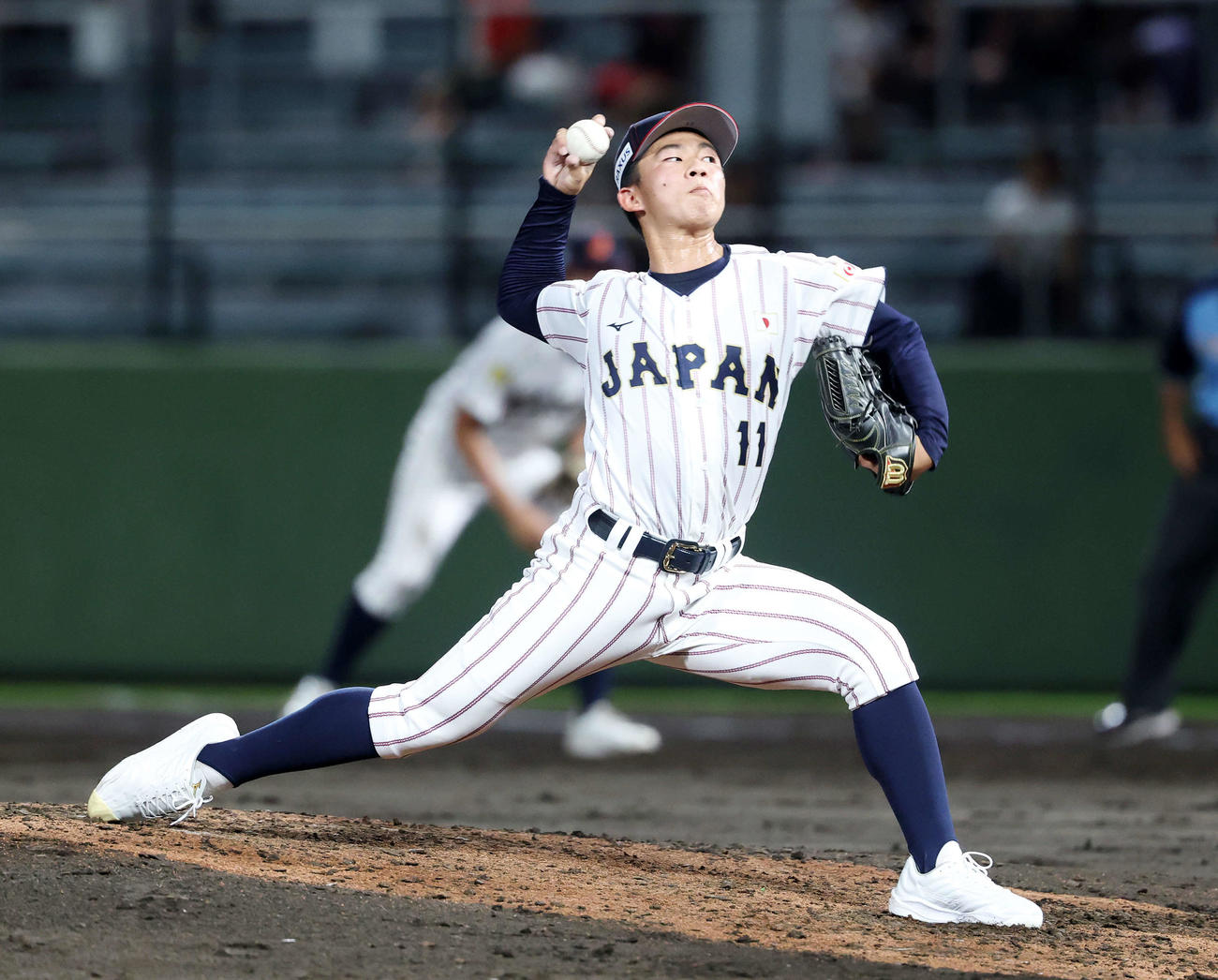 大学日本代表対高校日本代表　力投する高校日本代表3番手の森下（撮影・鈴木正人）