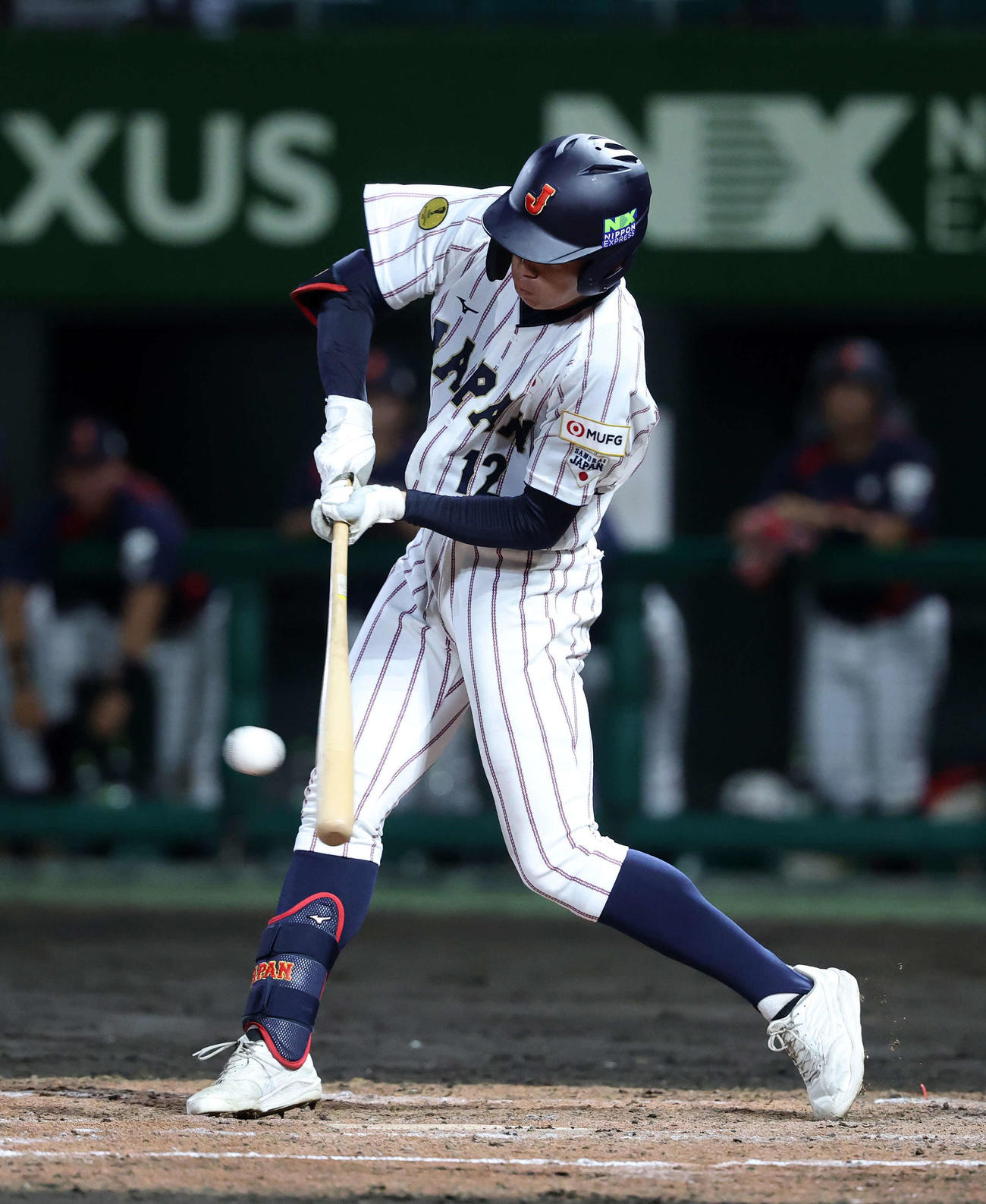 大学日本代表対高校日本代表　5回裏高校日本代表1死二塁、藤森は中前適時打を放つ（撮影・鈴木正人）