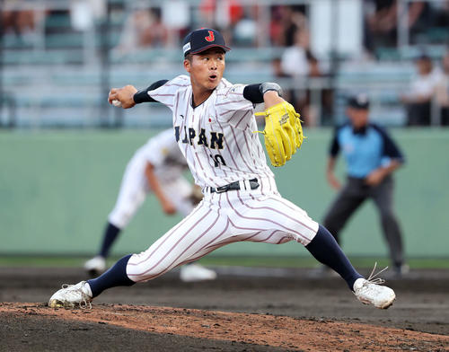 大学日本代表対高校日本代表　力投する高校日本代表2番手の中野（撮影・鈴木正人）