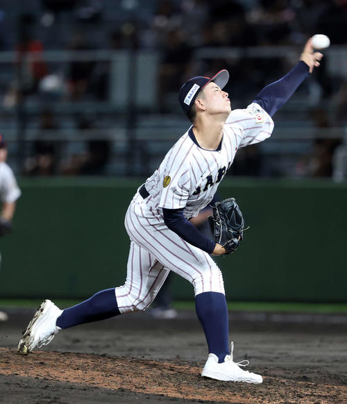 大学日本代表対高校日本代表　力投する高校日本代表7番手の奥村頼（撮影・鈴木正人）