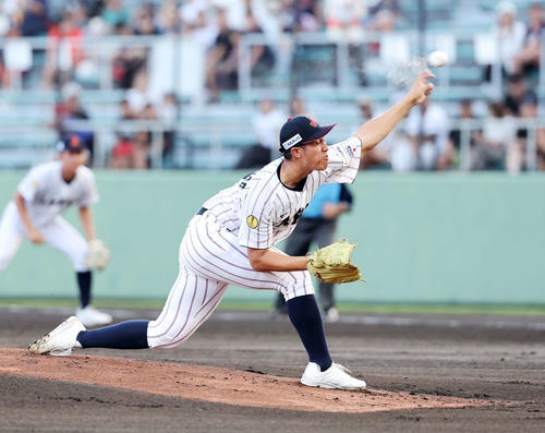 大学日本代表対高校日本代表　力投する高校日本代表先発の下重（撮影・鈴木正人）