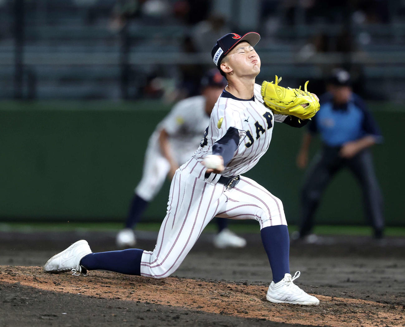 大学日本代表対高校日本代表　力投する高校日本代表4番手の辻（撮影・鈴木正人）