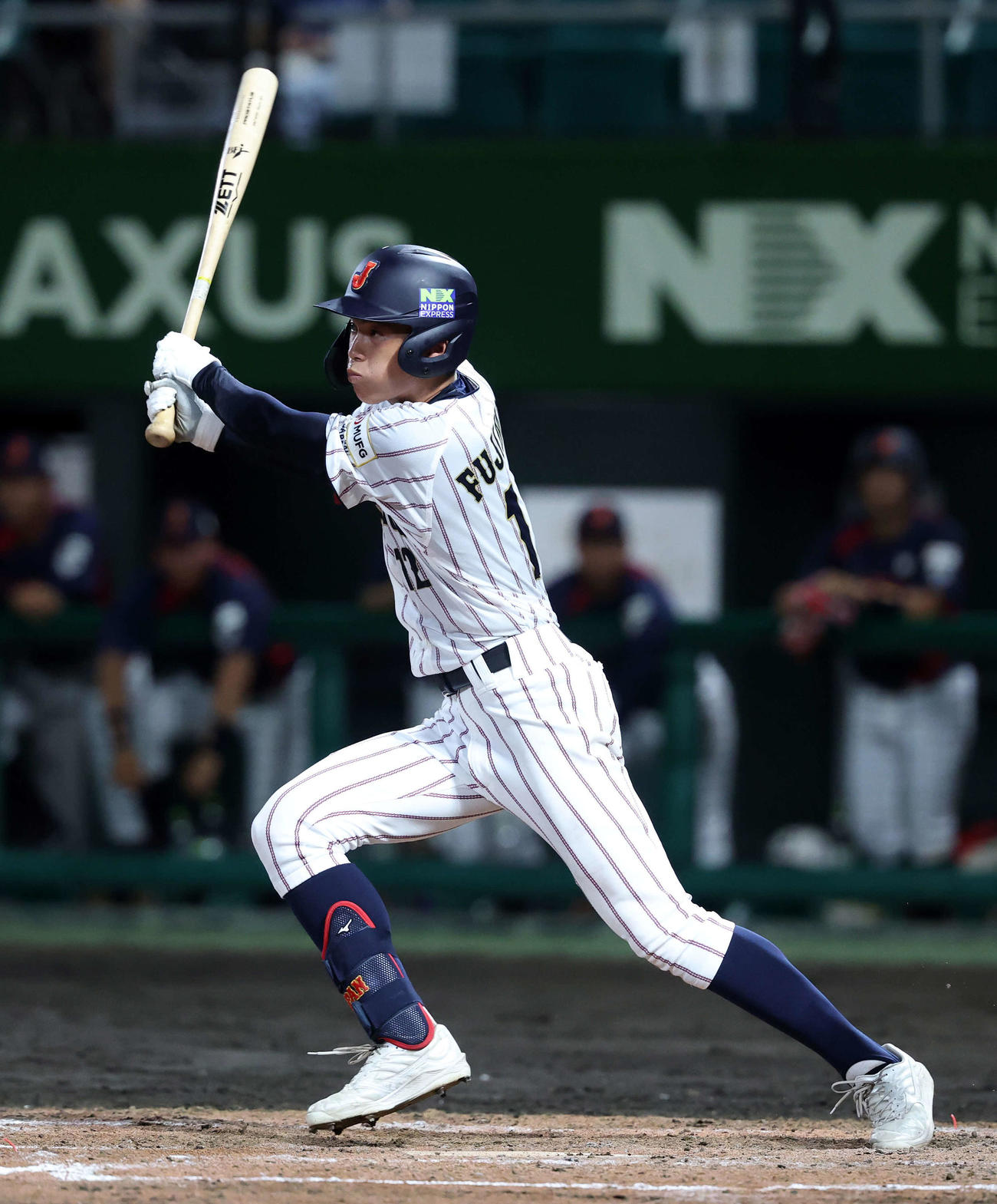 大学日本代表対高校日本代表　5回裏高校日本代表1死二塁、藤森は中前適時打を放つ（撮影・鈴木正人）