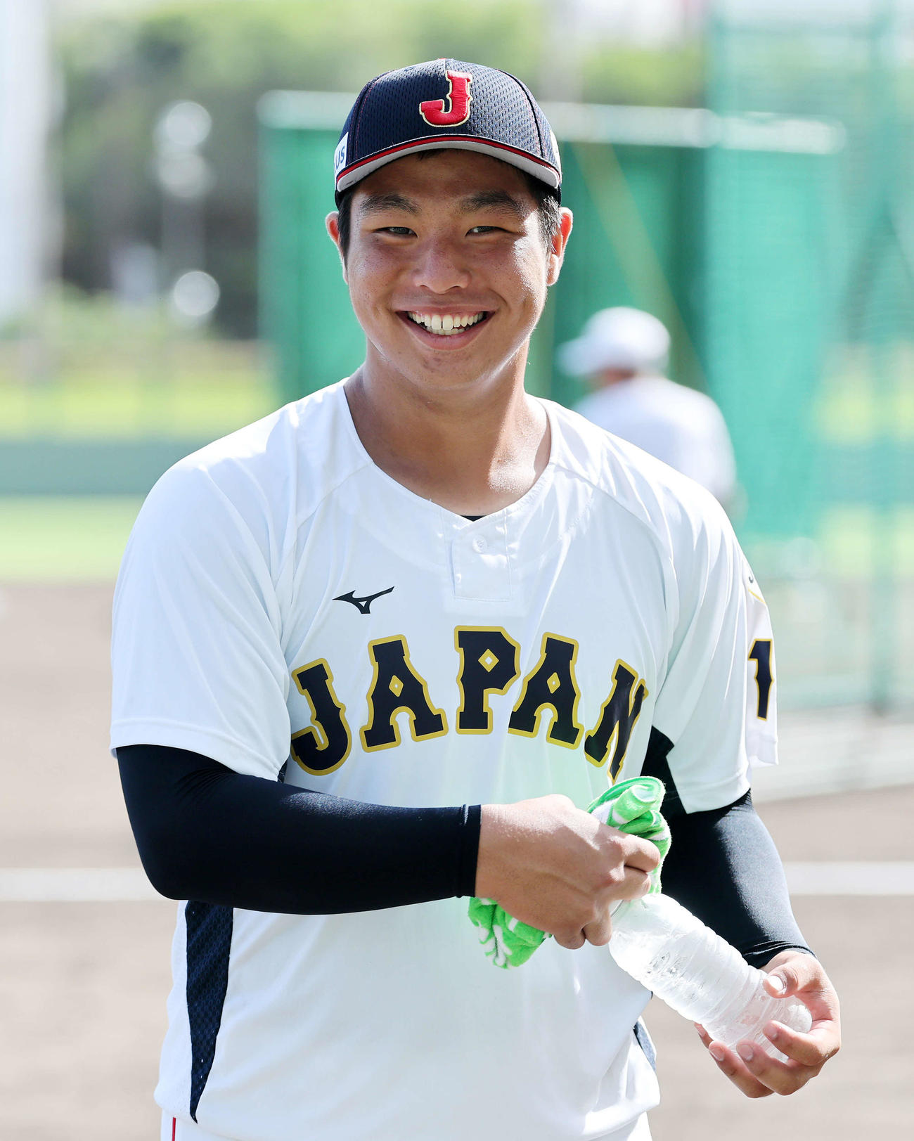 笑顔を見せる高校日本代表・末吉（撮影・鈴木正人）
