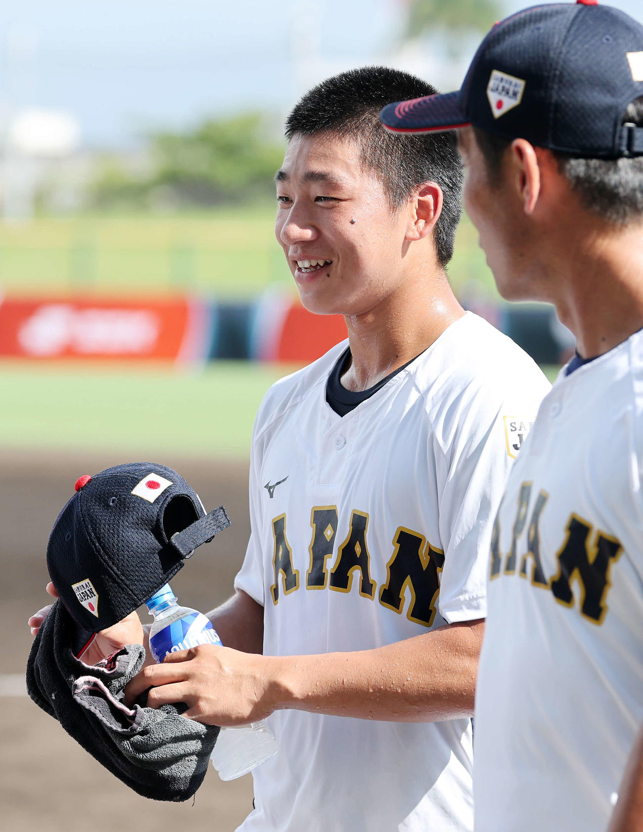 笑顔を見せる高校日本代表・森下（撮影・鈴木正人）