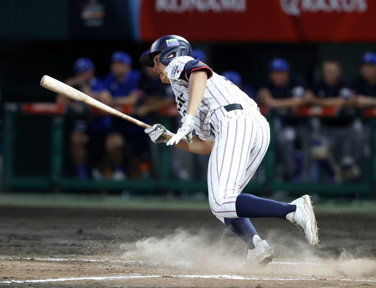 イタリア対日本　2回裏日本2死、今岡は左前打を放つ（撮影・鈴木正人）