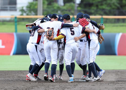 プエルトリコ対韓国 初戦を勝利した韓国の選手たち(撮影・鈴木正人)
