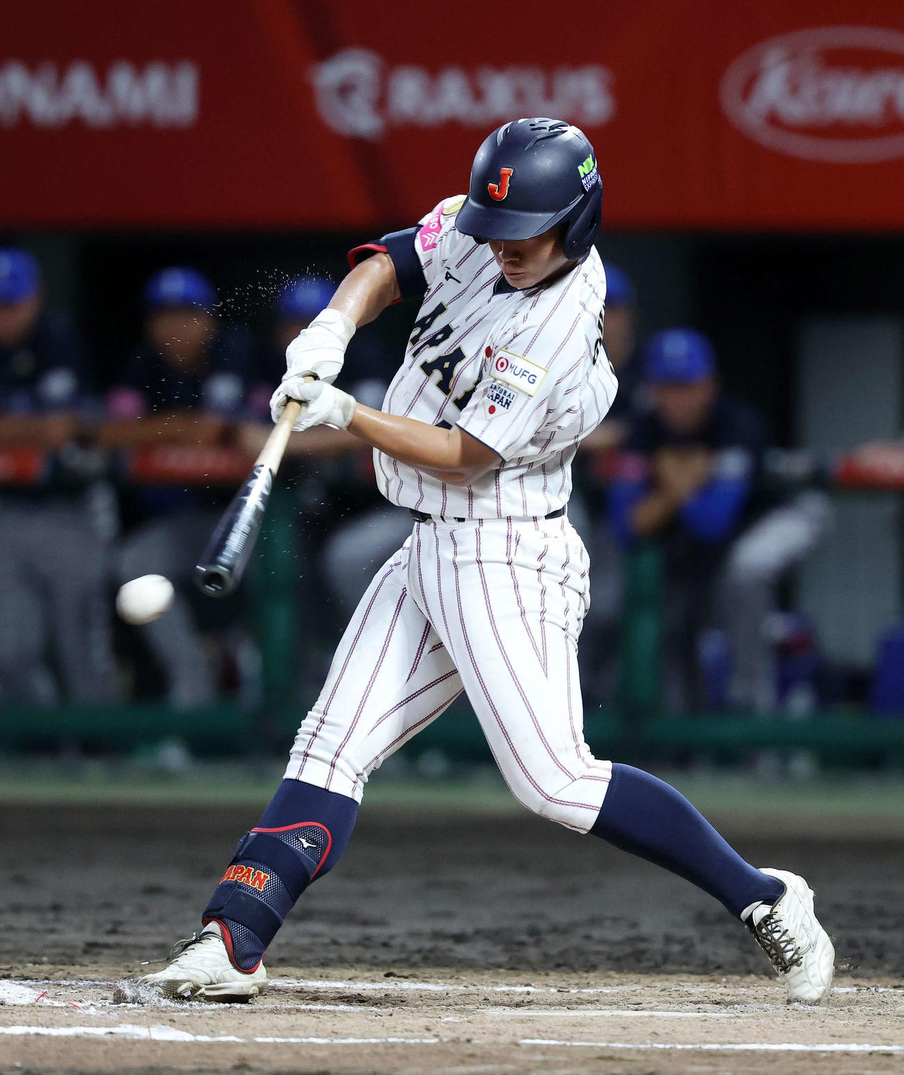 イタリア対日本　2回裏日本無死、奥村凌は内野安打を放つ（撮影・鈴木正人）