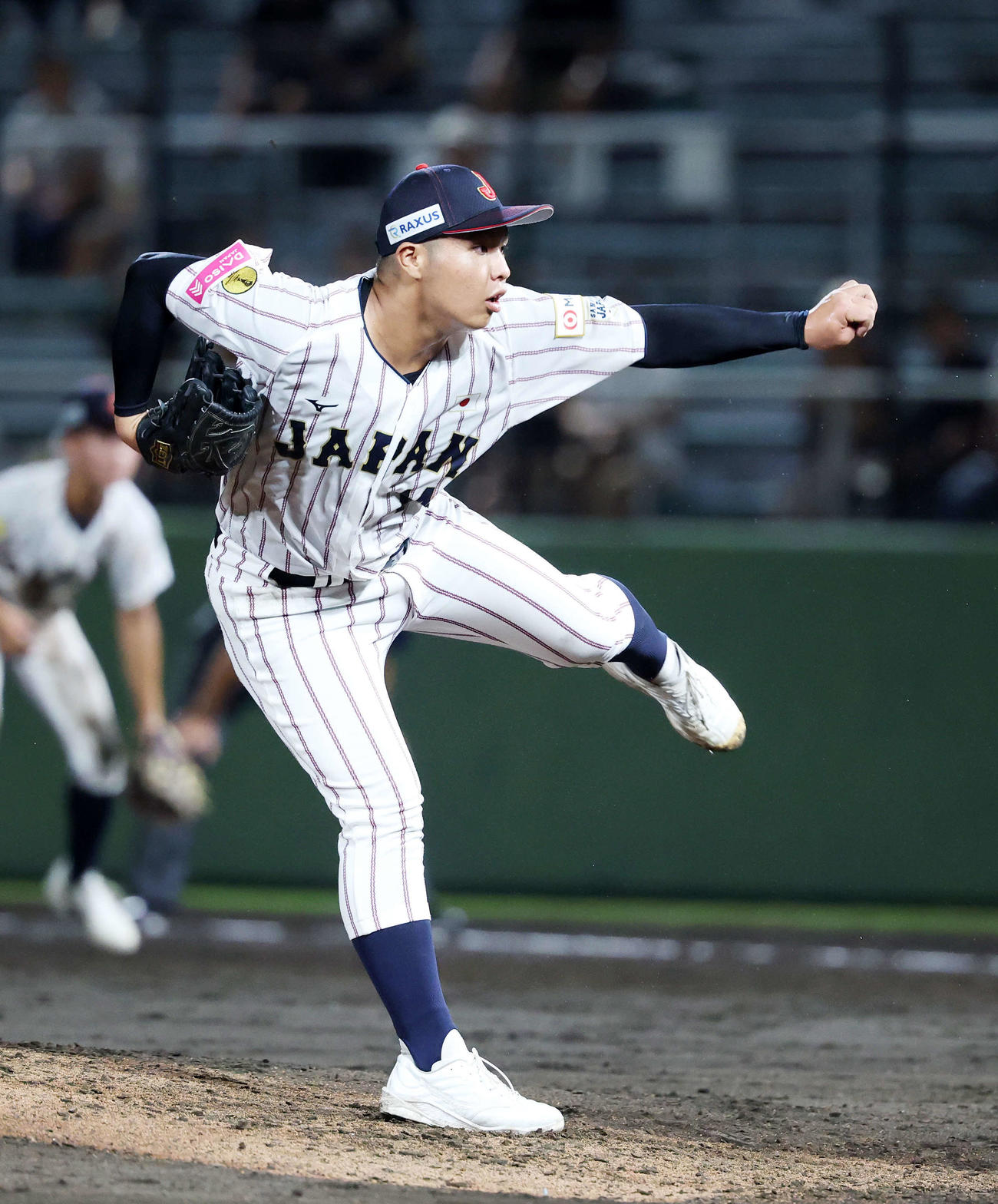 韓国対日本　力投する日本先発の末吉（撮影・鈴木正人）