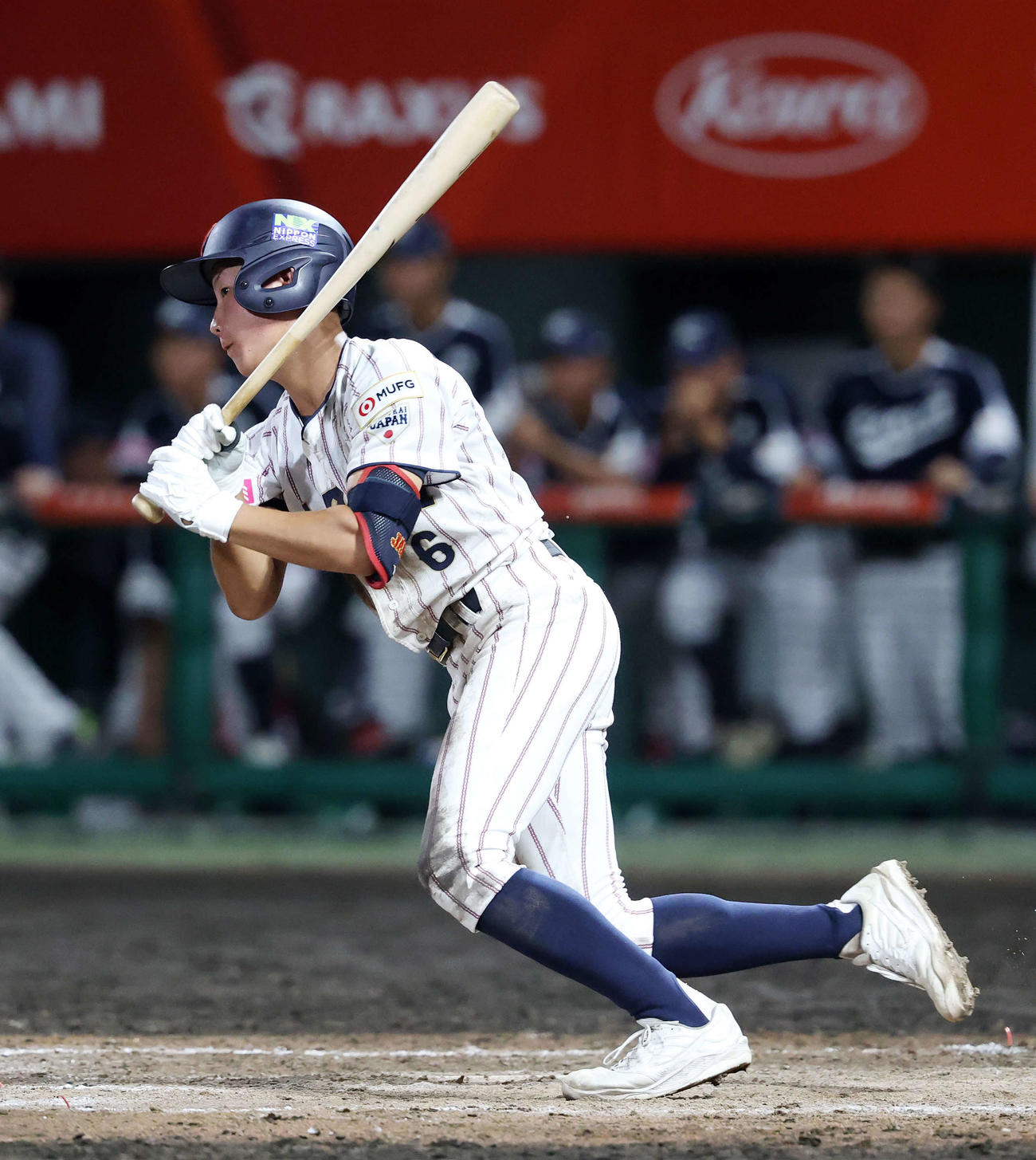 韓国対日本　3回裏日本2死一、二塁、高畑は左前適時打を放つ（撮影・鈴木正人）