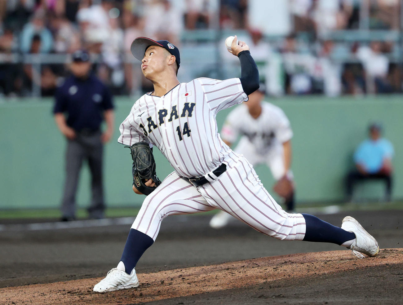 韓国対日本　力投する日本先発の末吉（撮影・鈴木正人）