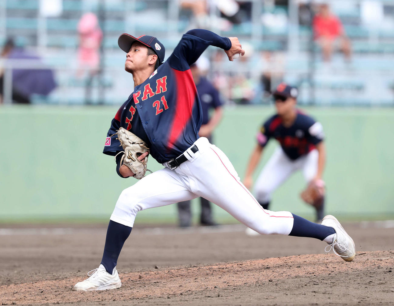 日本対キューバ　力投する日本2番手の西村（撮影・鈴木正人）