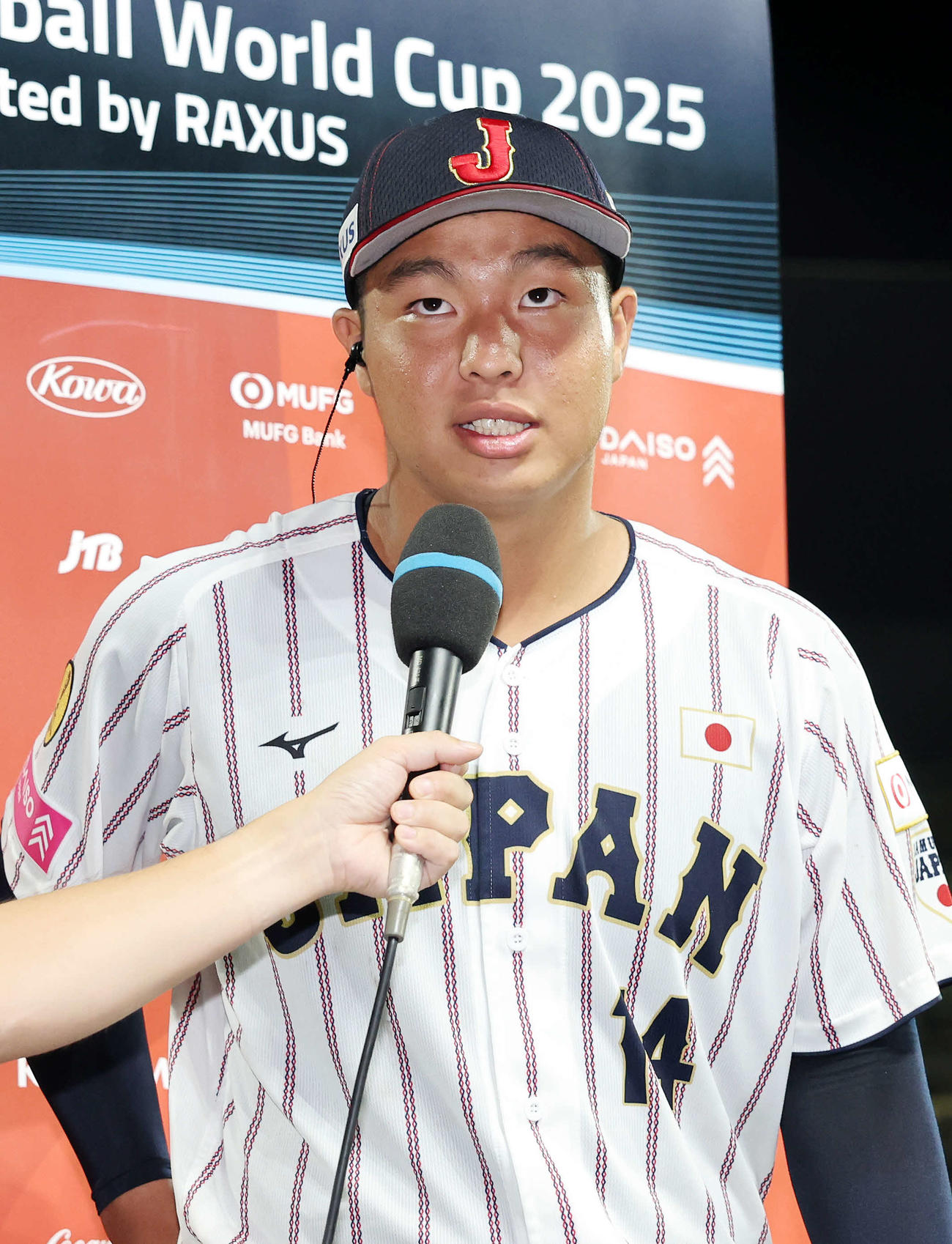 韓国対日本　インタビューに答える日本・末吉（撮影・鈴木正人）