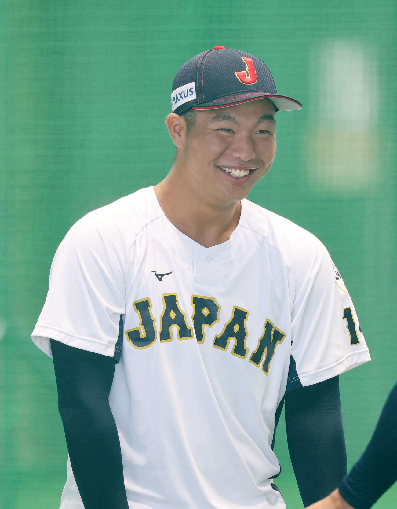 日本対キューバ　練習前、笑顔を見せる日本・末吉（撮影・鈴木正人）