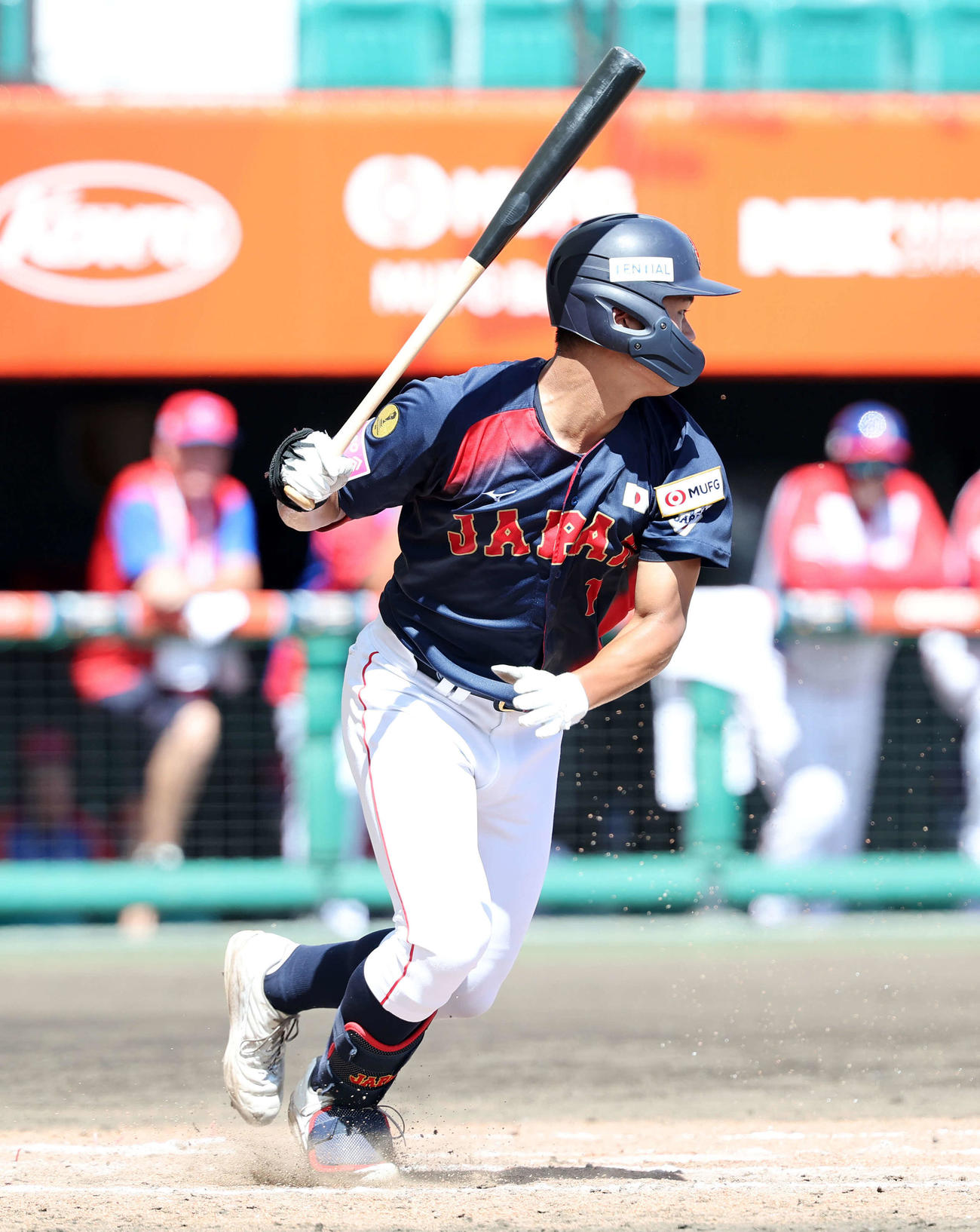 日本対キューバ　3回表日本無死一塁、阿部は内野安打を放つ（撮影・鈴木正人）