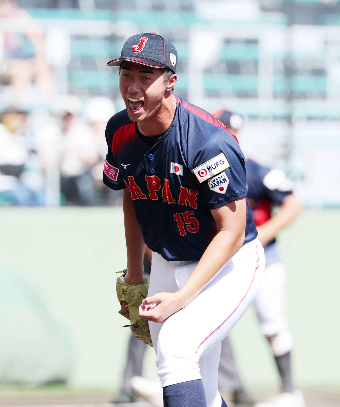 日本対キューバ　3回裏、キューバの攻撃を抑え雄たけびを上げる日本・下重（撮影・鈴木正人）