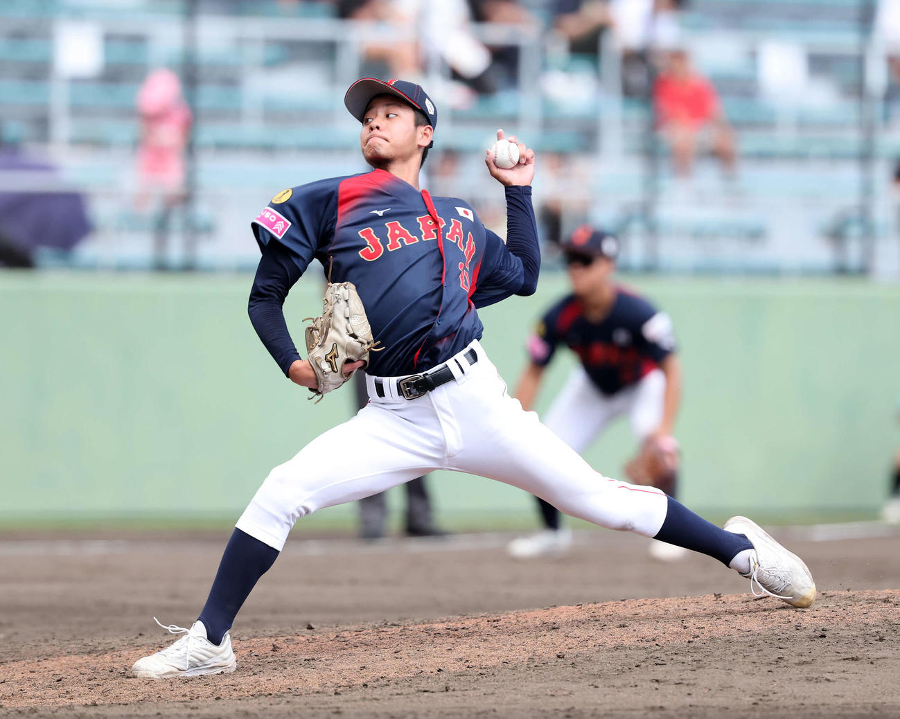 日本対キューバ　力投する日本2番手の西村（撮影・鈴木正人）