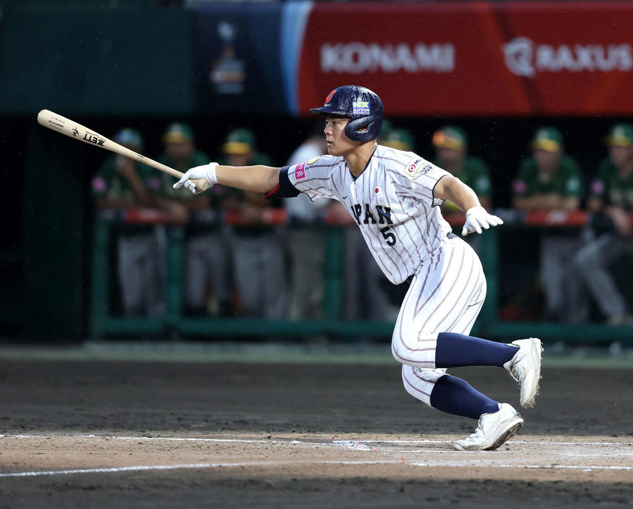 南アフリカ対日本　1回裏日本2死、為永は中前打を放つ（撮影・鈴木正人）