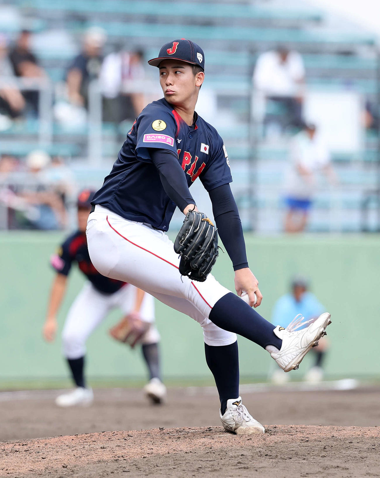日本対キューバ　力投する日本3番手の奥村頼（撮影・鈴木正人）